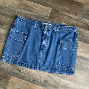 Levi’s 94 Cargo Mini Skirt